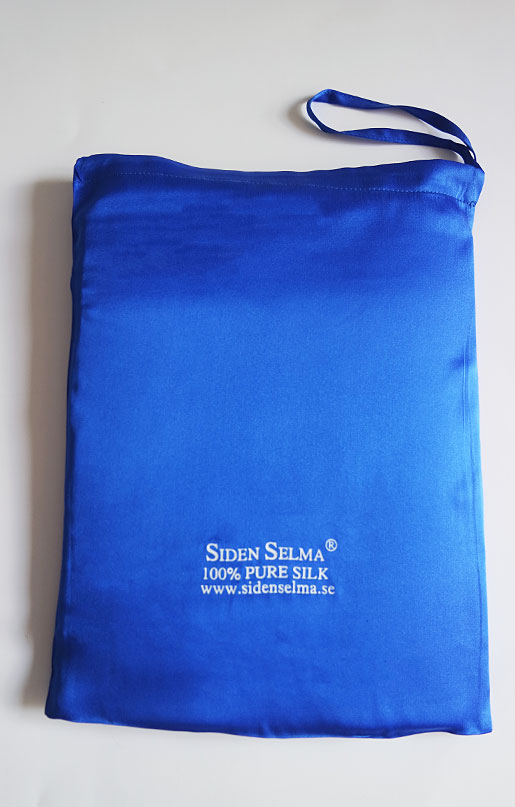 Packing bag in satin silk, Blue
